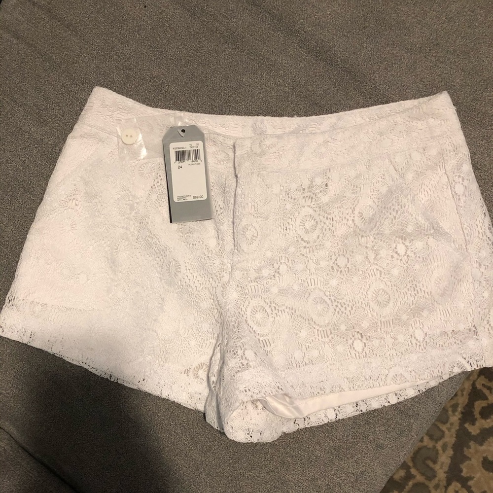 NWT Guess lace white shorts